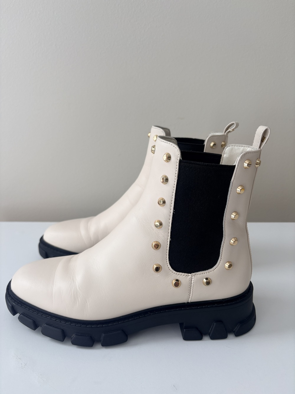 MICHAEL Michael Kors Harper Studded Lug Sole Chelsea Boots Off-White Sz 6M